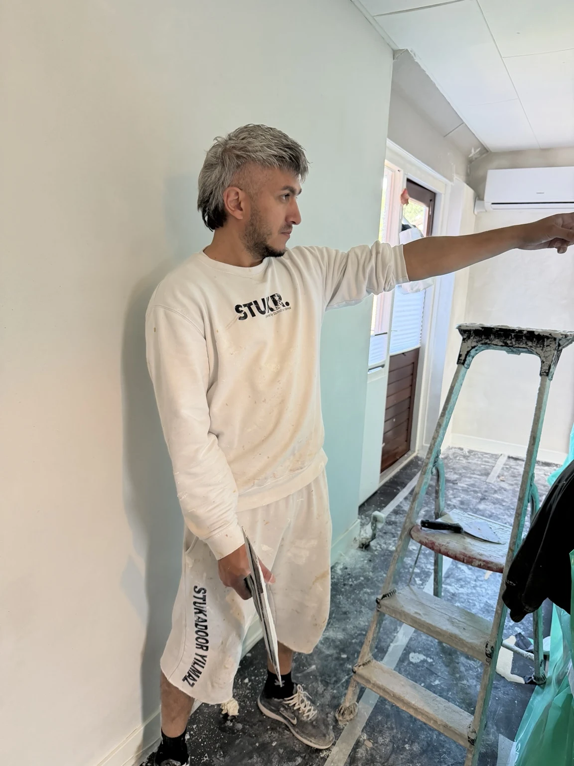 Yusuf aan het werk